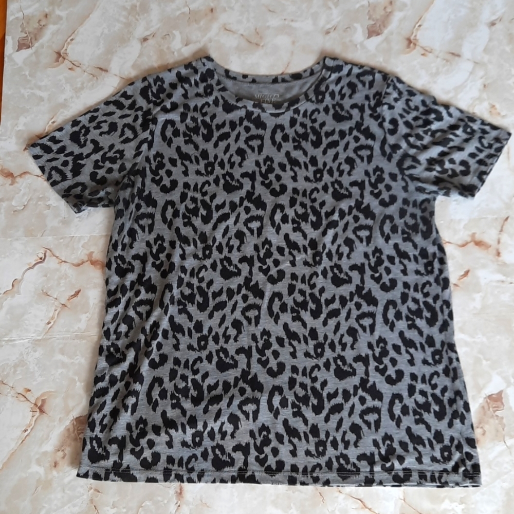 Animal Print Tee short sleeve EUC